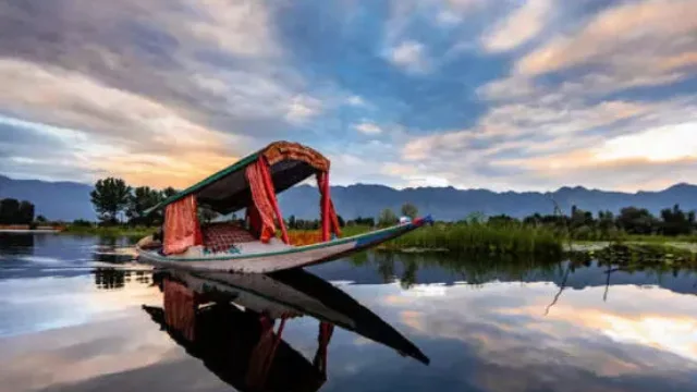 Dal lake Shikara ride