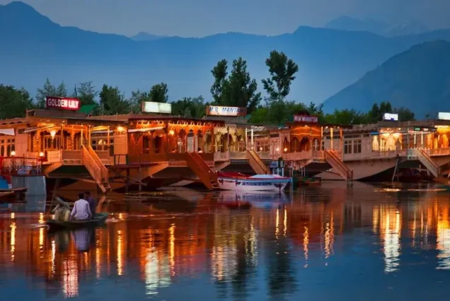 Book Houseboat in Dal Lake