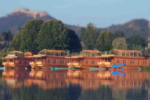 Book Houseboat in Dal Lake