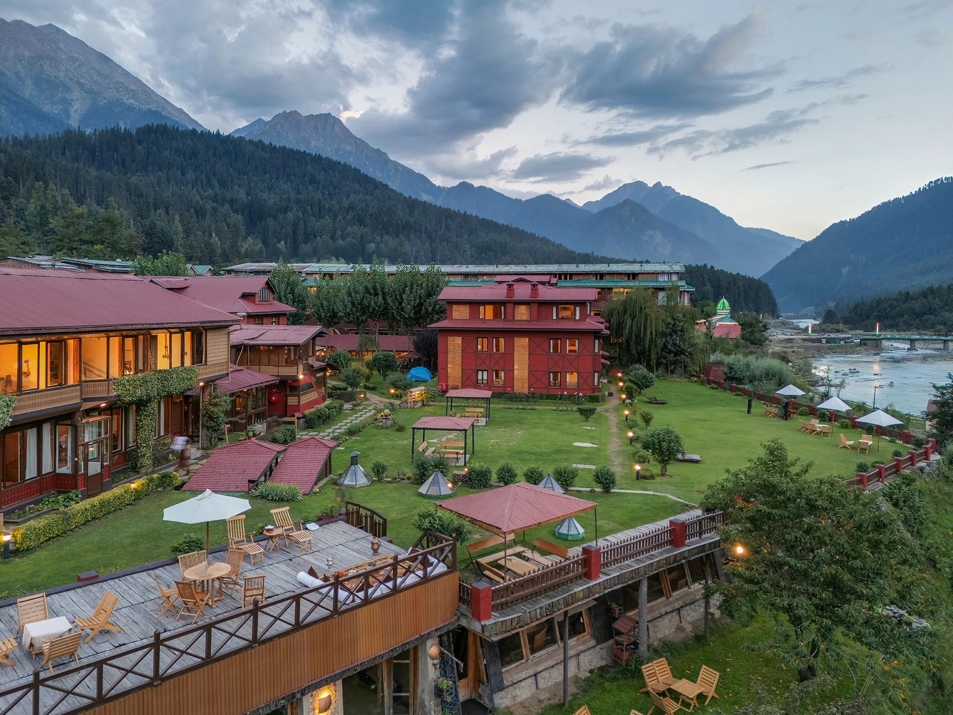 Best Hotels in Pahalgam brown chinar kashmir