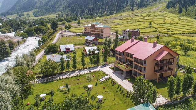 Best Hotels in Sonamarg brown chinar kashmir