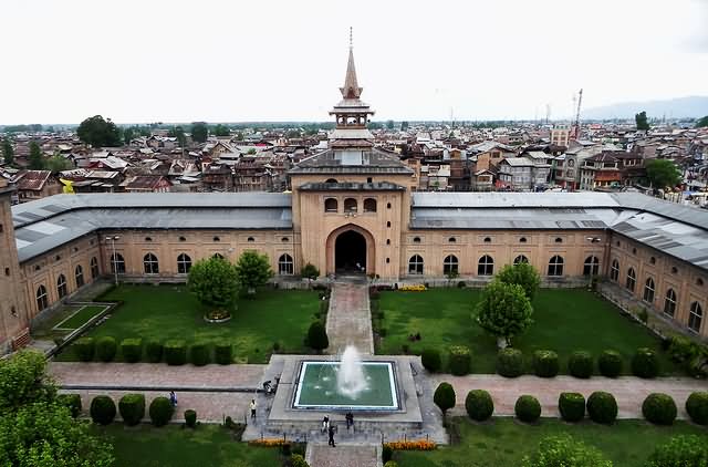 Jamia Masjid in Kashmir brown chinar kashmir