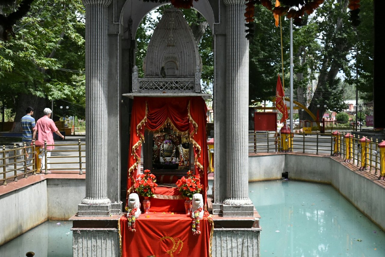 Kheer Bhawani Temple brown chinar kashmir