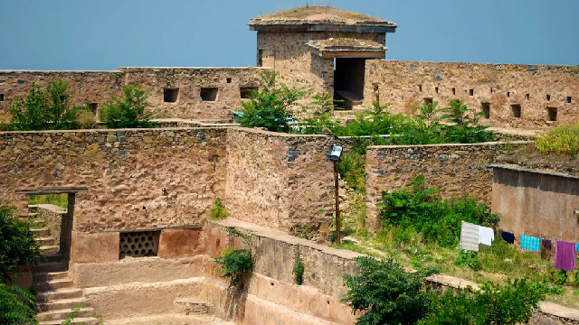 Hari Parbat Fort