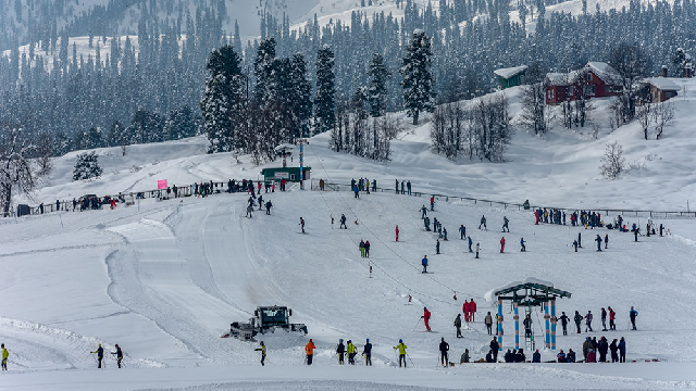 Is it safe to visit Gulmarg
