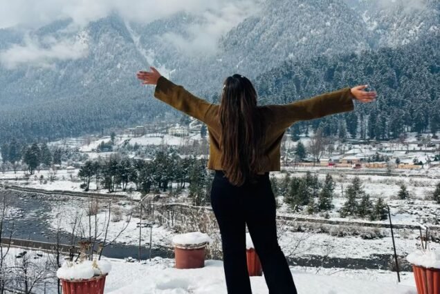 Kashmir Winter Tour Package 5 Nights 6 Days