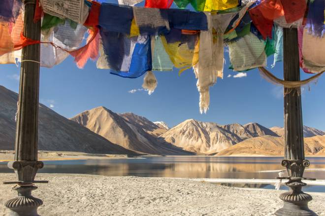 tempo traveller from Srinagar to Leh