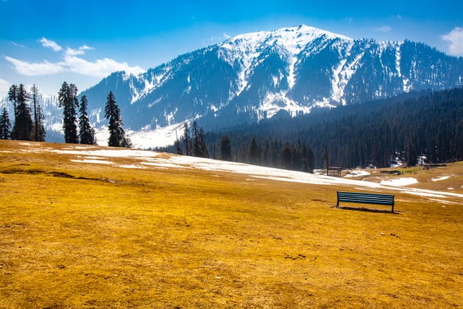Doodhpathri in March