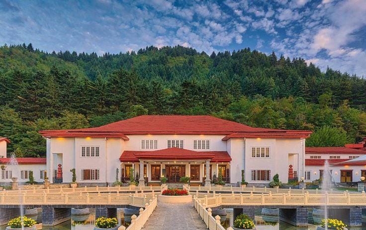 Best Hotels in Kashmir for Summer