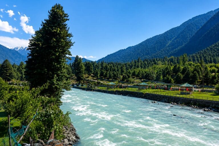 Affordable Kashmir Summer Tour Packages Under ₹20,000: Complete 2026 Guide