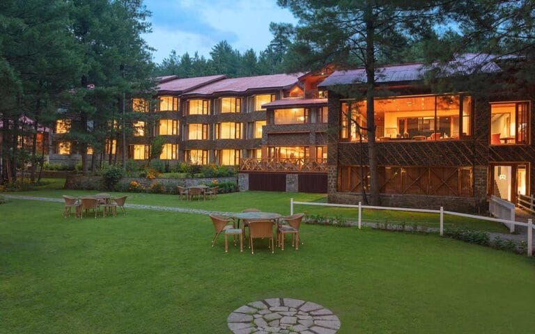 Hotels in Kashmir: Complete Guide to Luxury Resorts & 5-Star Hotels