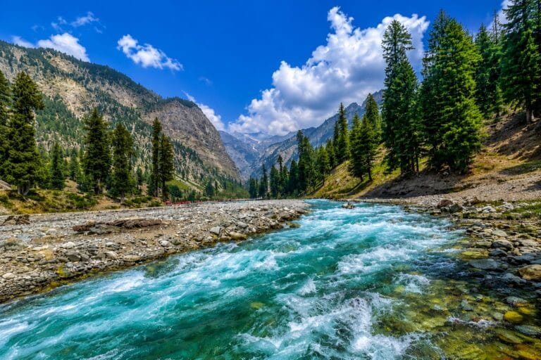 How to Reach Kashmir’s Hidden Destinations from Srinagar: Routes, Distances & Travel Tips (2026 Guide)