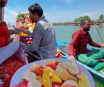 shikara ride in Dal Lake
