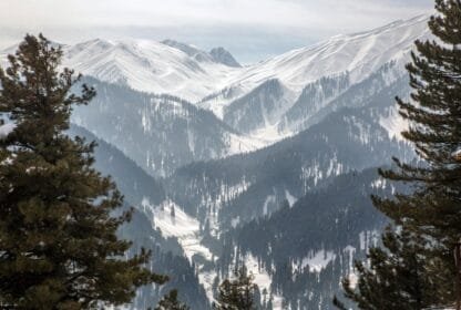 best Kashmir tour packages for snow lovers