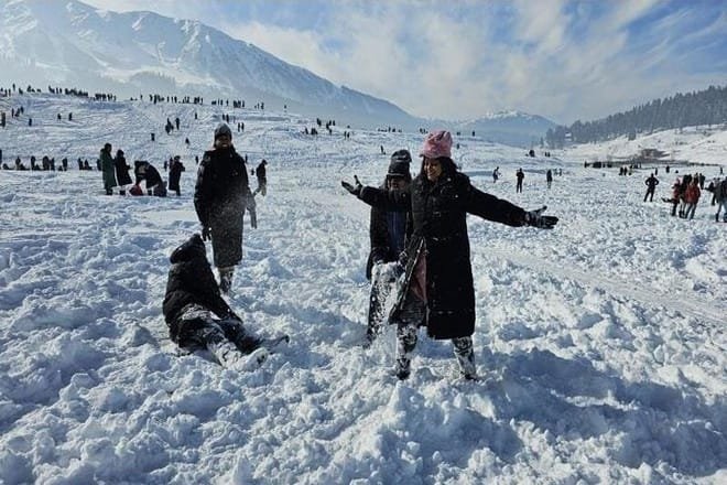 best Kashmir tour packages for snow lovers