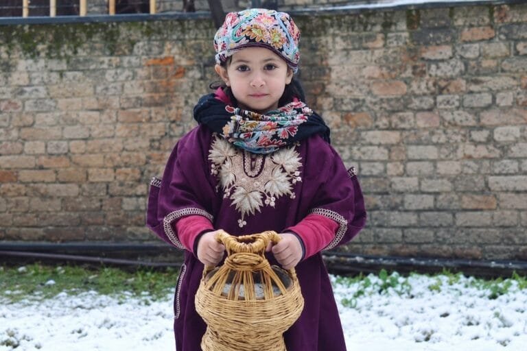 What Do Kashmiri People Wear in Winter? Traditional Clothes & Winter Wear Guide