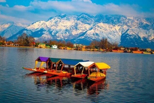 Kashmir Tour Package from Gujarat 5 Nights 6 Days