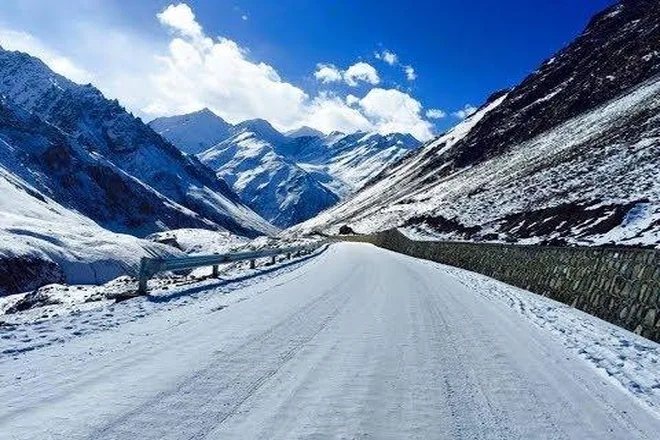 Ladakh in Winter: Complete Guide to Snow, Weather, Places & Travel Tips