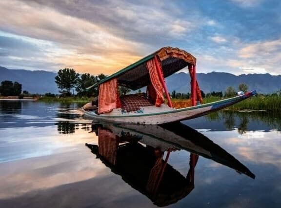 Kashmir Family Tour Package 3 Night 4 Days