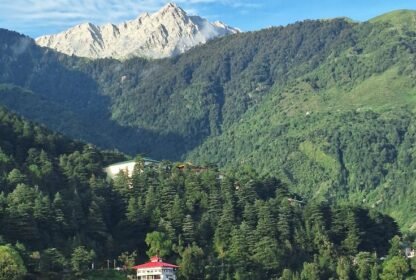 Kashmir vs Himachal for family vacation