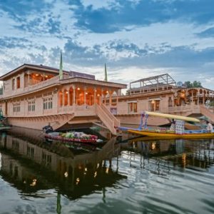 Activities on Srinagar Houseboats brown chinar kashmir