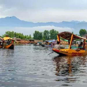 Famous_Lakes_in-Kashmir_brown_chinar_kashmir