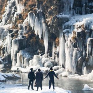 Famous_Waterfalls_in-Kashmir_brown_chinar_kashmir