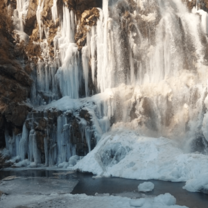 Famous_Waterfalls_in_Kashmir_brown_chinar_kashmir