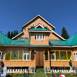 Gulmarg-ski-hill-resort-by-top-kashmir_brown_chinar_kashmir