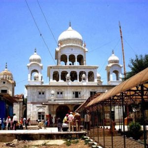 Gurdwara Chatti Patshahi brown chinar kashmir