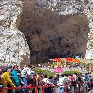 The_Amarnath-Cave-Temple_brown_chinar_kashmir