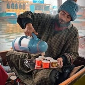 shikara ride in Dal Lake