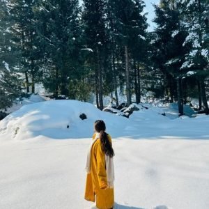 What do Kashmiri people wear in winter