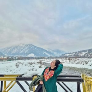 What do Kashmiri people wear in winter