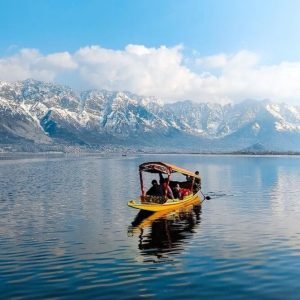 Kashmir vs Himachal for family vacation