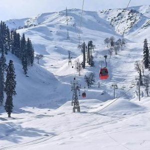 Kashmir vs Himachal for family vacation