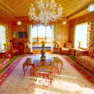 Houseboat vs luxury hotel in Srinagar