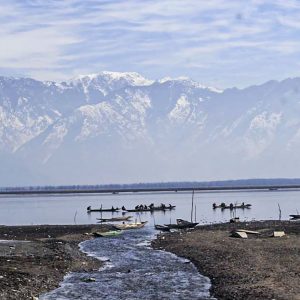 Wular_Lake-in_Kashmir_brown_chinar_kashmir