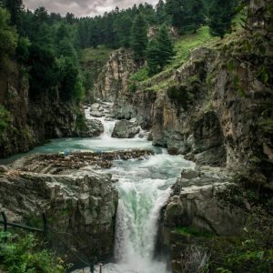 aharbal-waterfall-kashmir_brown_chinar_kashmir