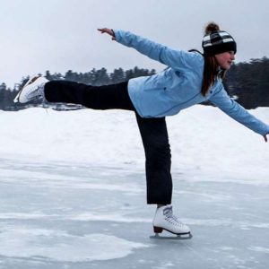 ice_skating_in-gulmarg_brown_chinar_kashmir