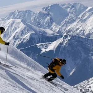 ice_skating_in_gulmarg_brown_chinar_kashmir