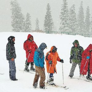 ice_skating_in_gulmarg_brown_chinar_kashmir