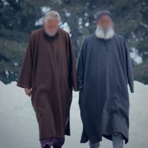 What do Kashmiri people wear in winter